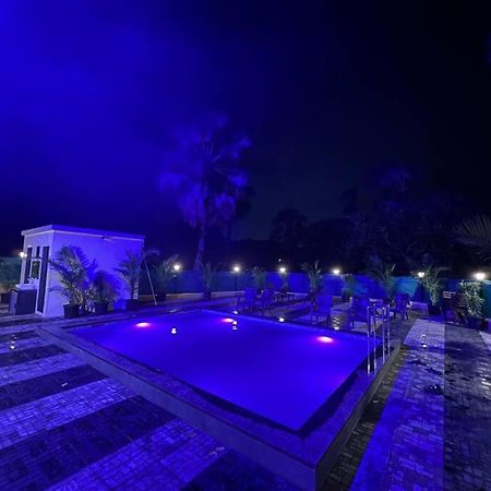Stayhaven Aqua With Pvt Theatre & Pool Bombaj Exteriér fotografie