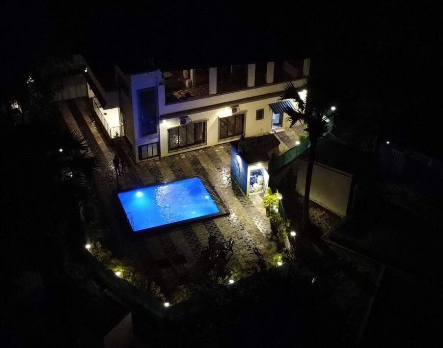 Stayhaven Aqua With Pvt Theatre & Pool Bombaj Exteriér fotografie